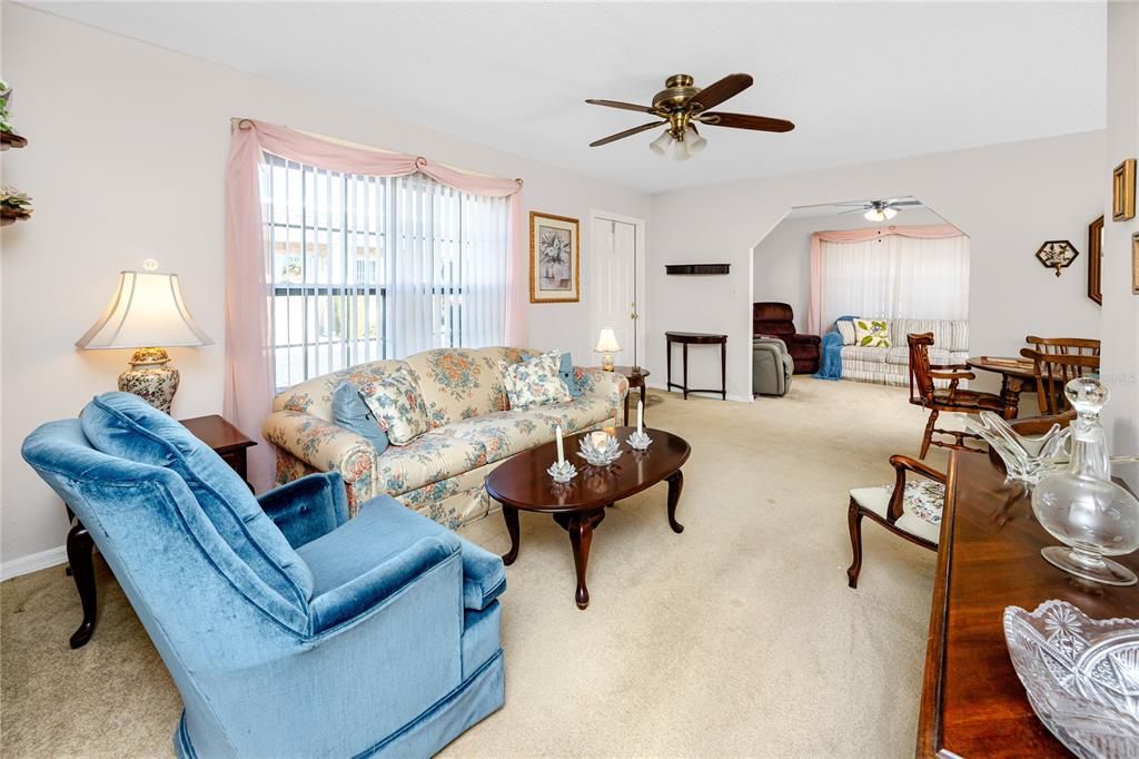 待售: $220,000 (2 贝兹, 2 浴室, 1060 平方英尺)