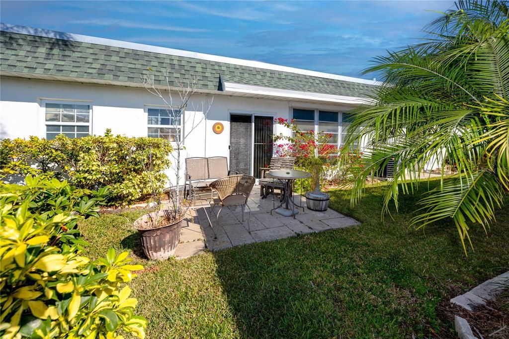 待售: $220,000 (2 贝兹, 2 浴室, 1060 平方英尺)