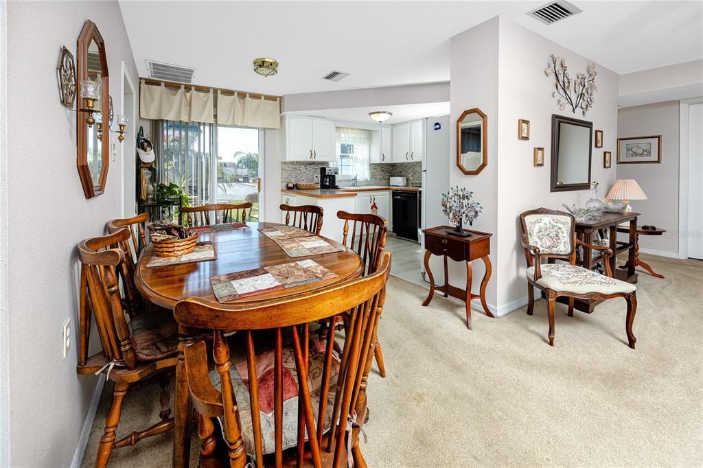 待售: $220,000 (2 贝兹, 2 浴室, 1060 平方英尺)