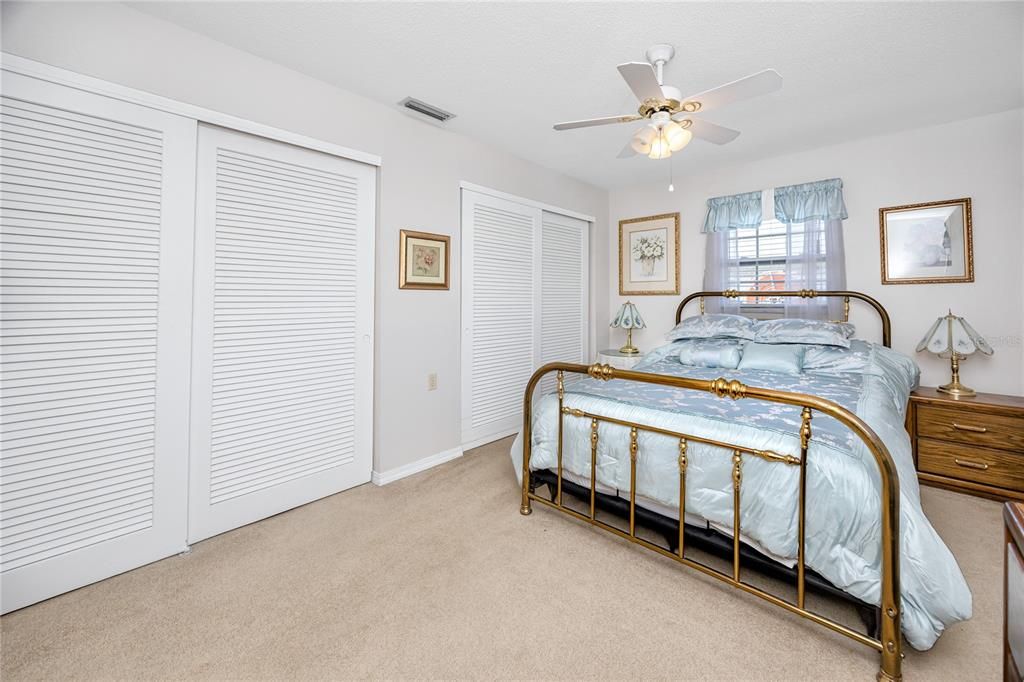 待售: $220,000 (2 贝兹, 2 浴室, 1060 平方英尺)