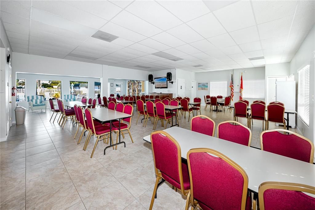 待售: $220,000 (2 贝兹, 2 浴室, 1060 平方英尺)