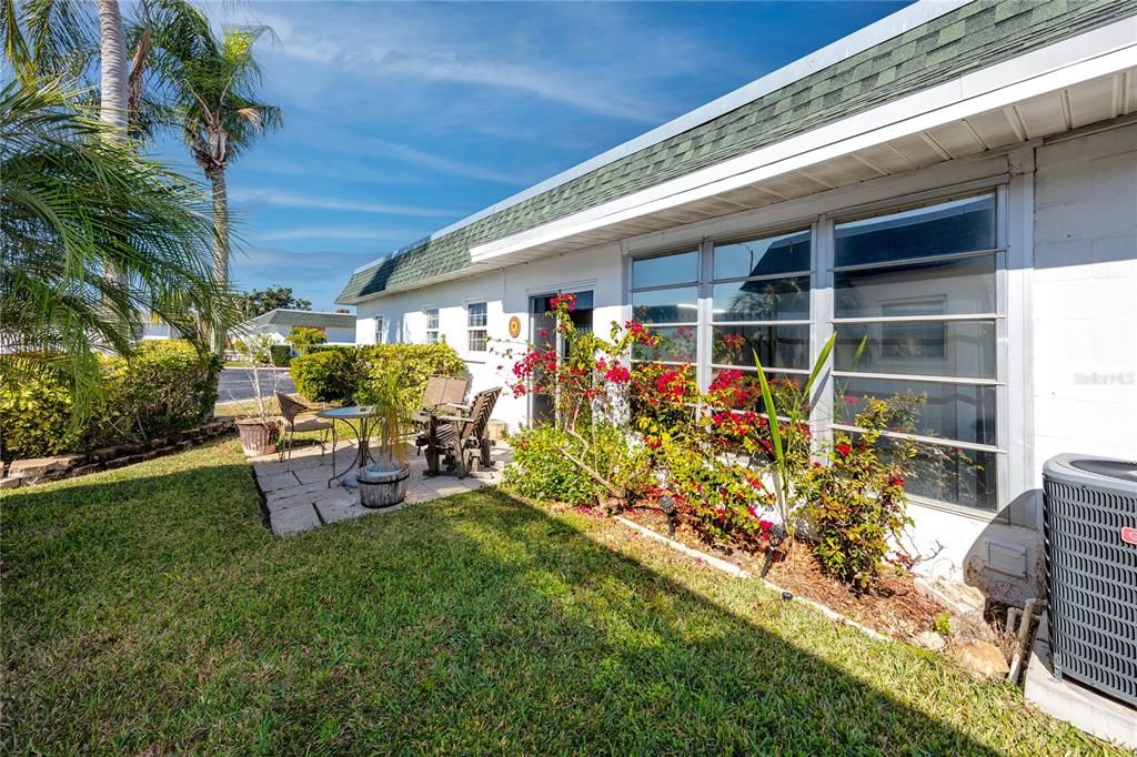 待售: $220,000 (2 贝兹, 2 浴室, 1060 平方英尺)