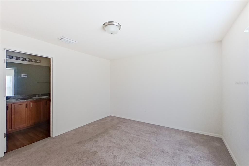 В аренду: $1,685 (4 спален, 2 ванн, 1400 Квадратных фут)