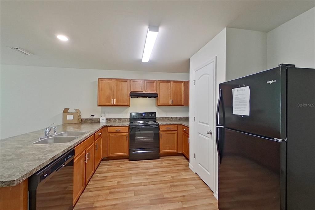 В аренду: $1,685 (4 спален, 2 ванн, 1400 Квадратных фут)