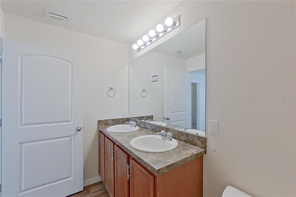 В аренду: $1,685 (4 спален, 2 ванн, 1400 Квадратных фут)