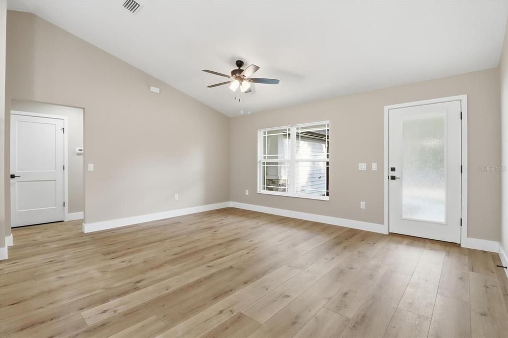 待售: $299,900 (3 贝兹, 2 浴室, 1461 平方英尺)