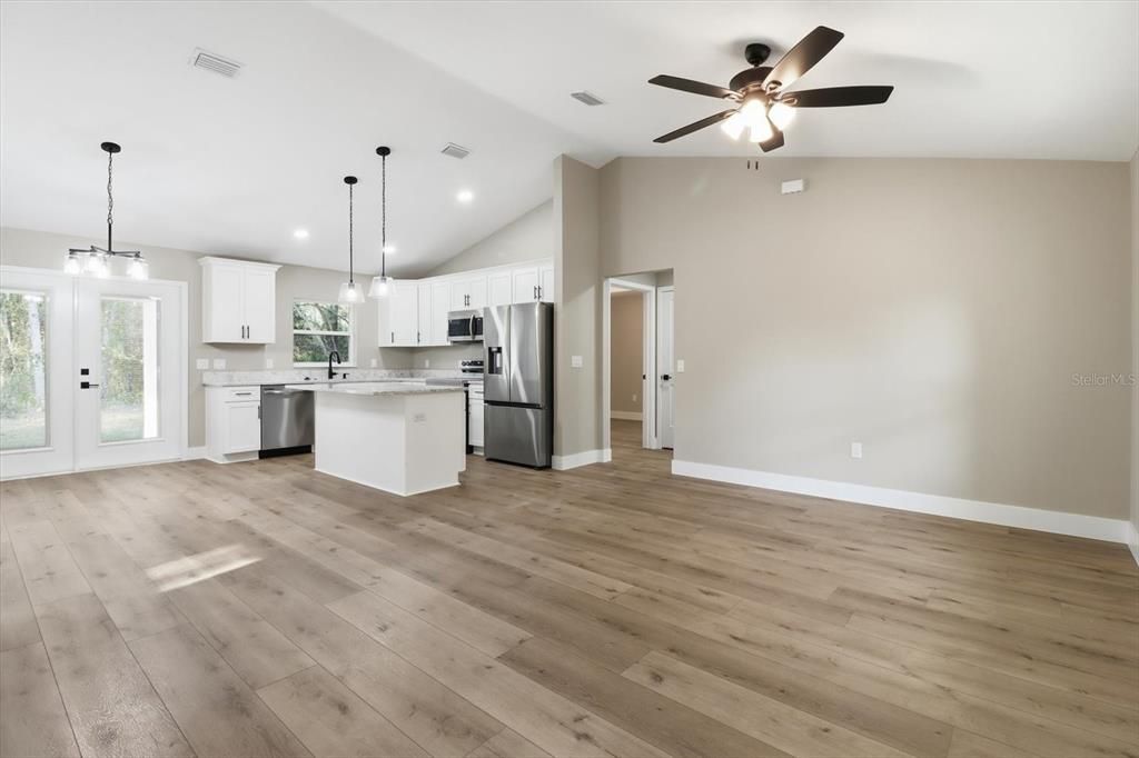 待售: $299,900 (3 贝兹, 2 浴室, 1461 平方英尺)