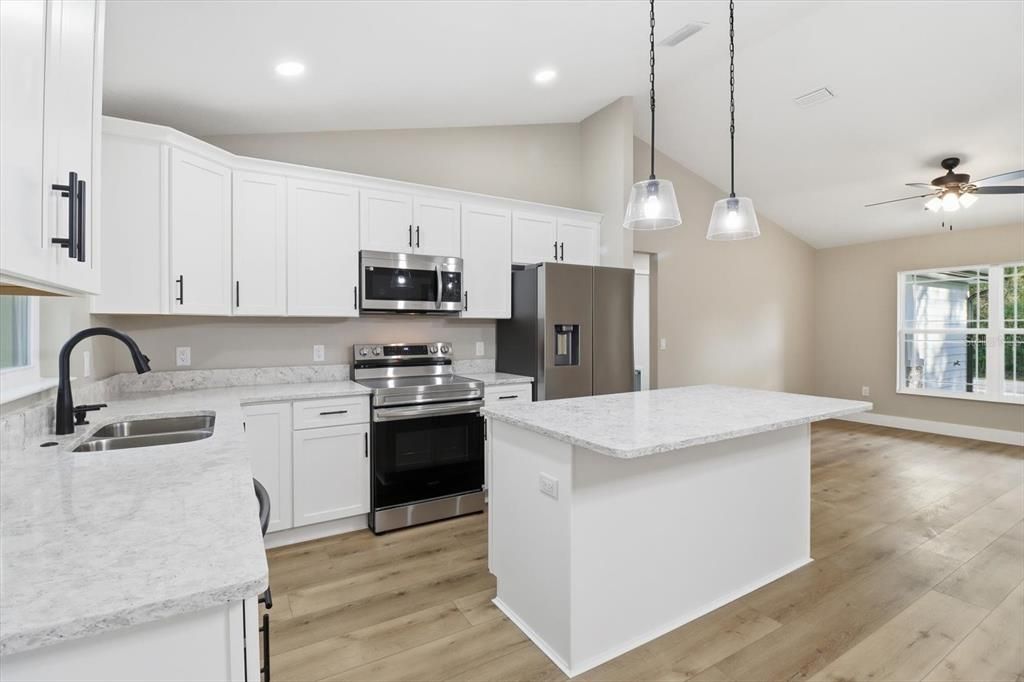 待售: $299,900 (3 贝兹, 2 浴室, 1461 平方英尺)