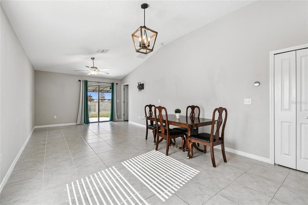 En Venta: $319,900 (3 camas, 2 baños, 1451 Pies cuadrados)