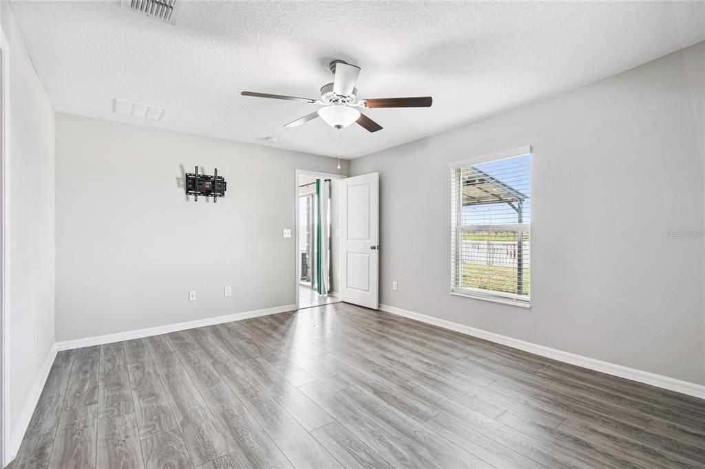 En Venta: $319,900 (3 camas, 2 baños, 1451 Pies cuadrados)