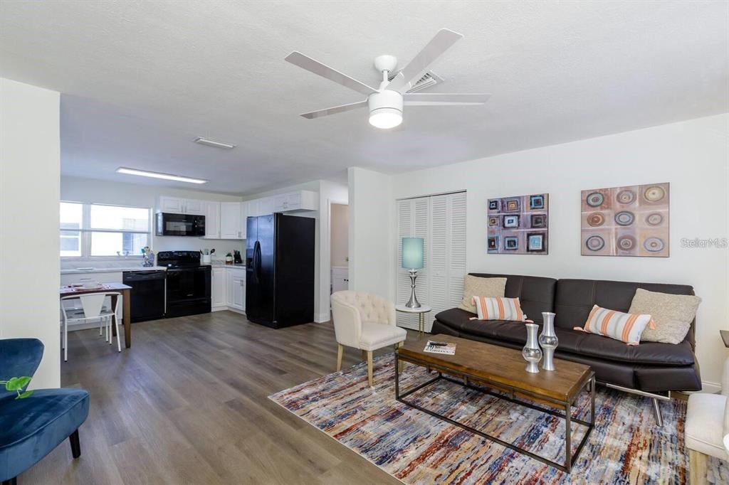 For Rent: $2,240 (2 beds, 1 baths, 950 Square Feet)