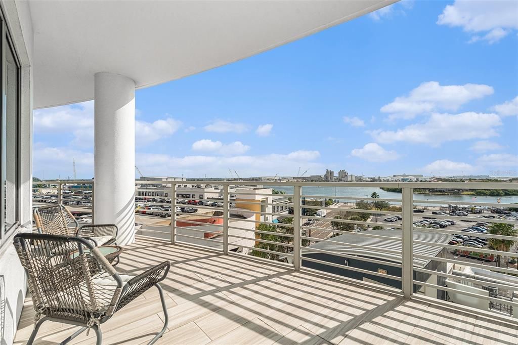 For Sale: $879,000 (2 beds, 2 baths, 1571 Square Feet)