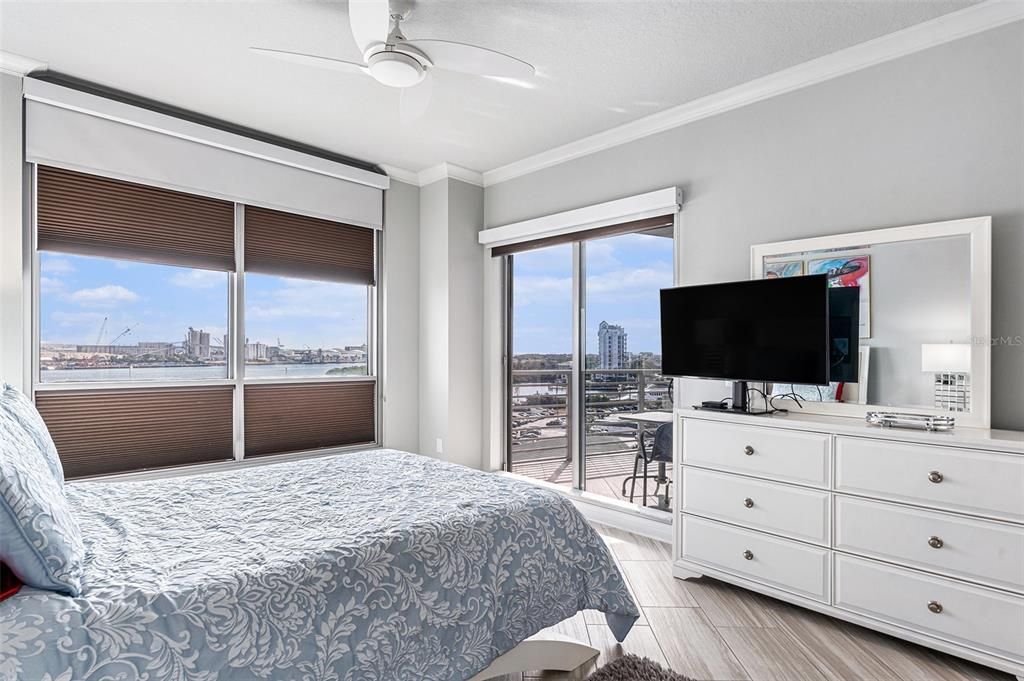 For Sale: $879,000 (2 beds, 2 baths, 1571 Square Feet)