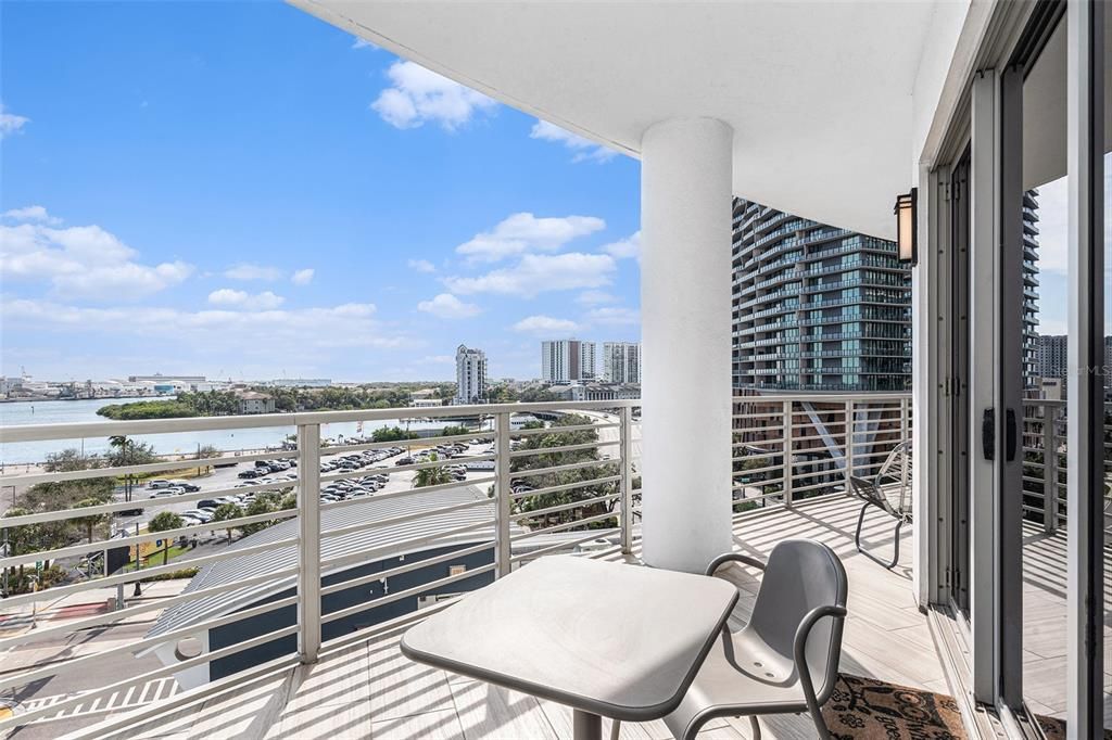 For Sale: $879,000 (2 beds, 2 baths, 1571 Square Feet)