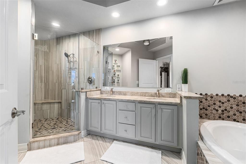 For Sale: $879,000 (2 beds, 2 baths, 1571 Square Feet)