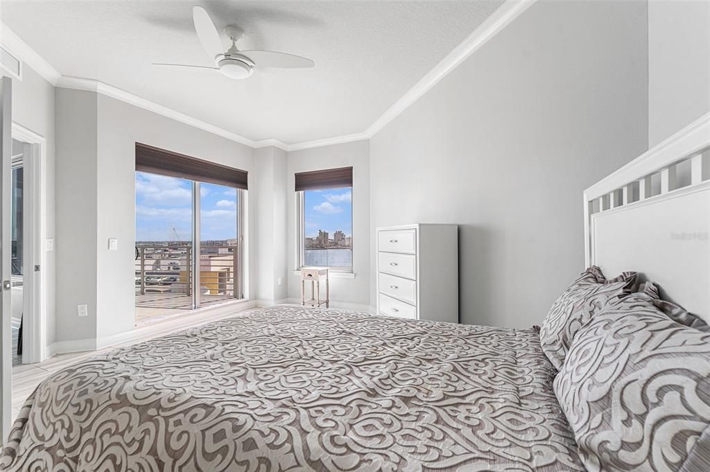 For Sale: $879,000 (2 beds, 2 baths, 1571 Square Feet)