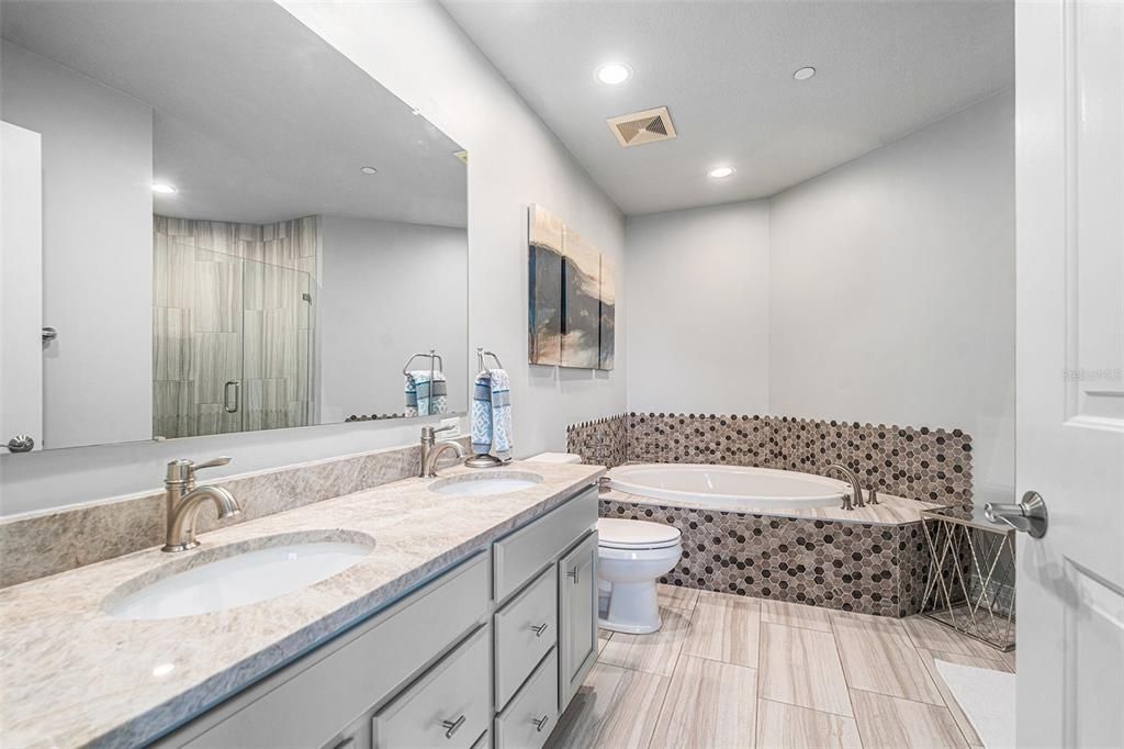 For Sale: $879,000 (2 beds, 2 baths, 1571 Square Feet)