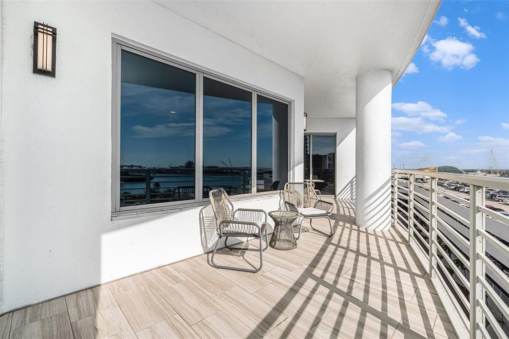 For Sale: $879,000 (2 beds, 2 baths, 1571 Square Feet)