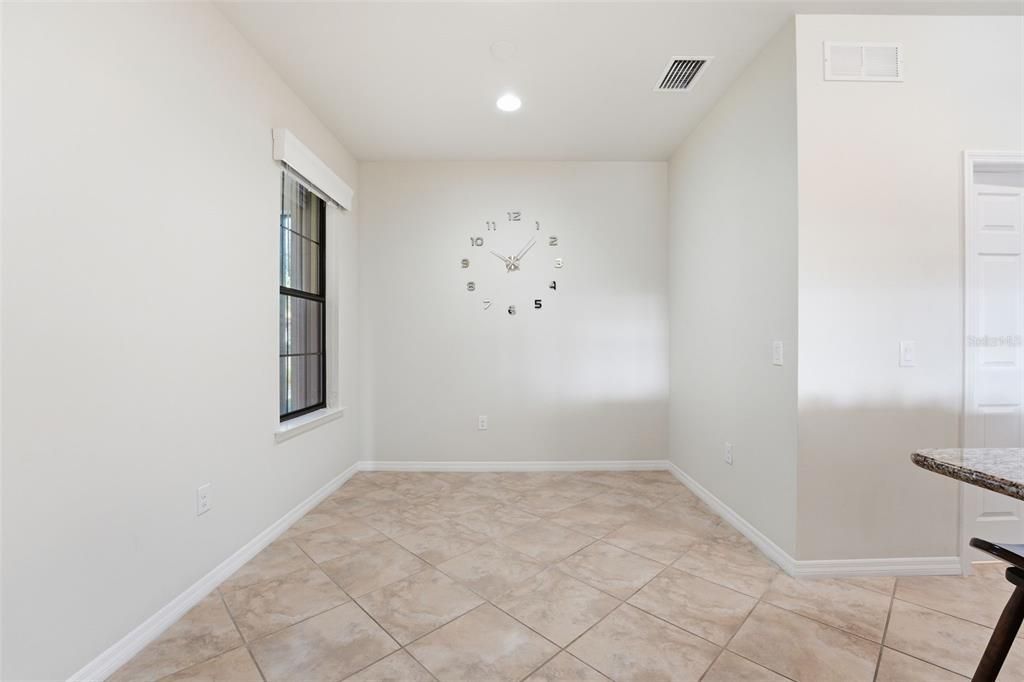 На продажу: $395,000 (2 спален, 2 ванн, 1698 Квадратных фут)