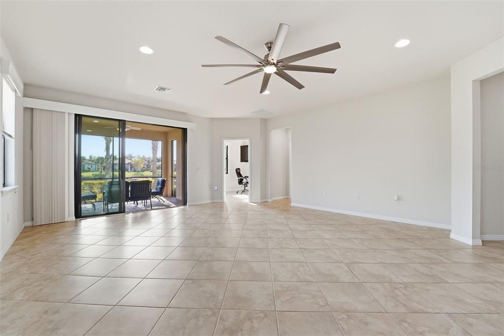 На продажу: $395,000 (2 спален, 2 ванн, 1698 Квадратных фут)