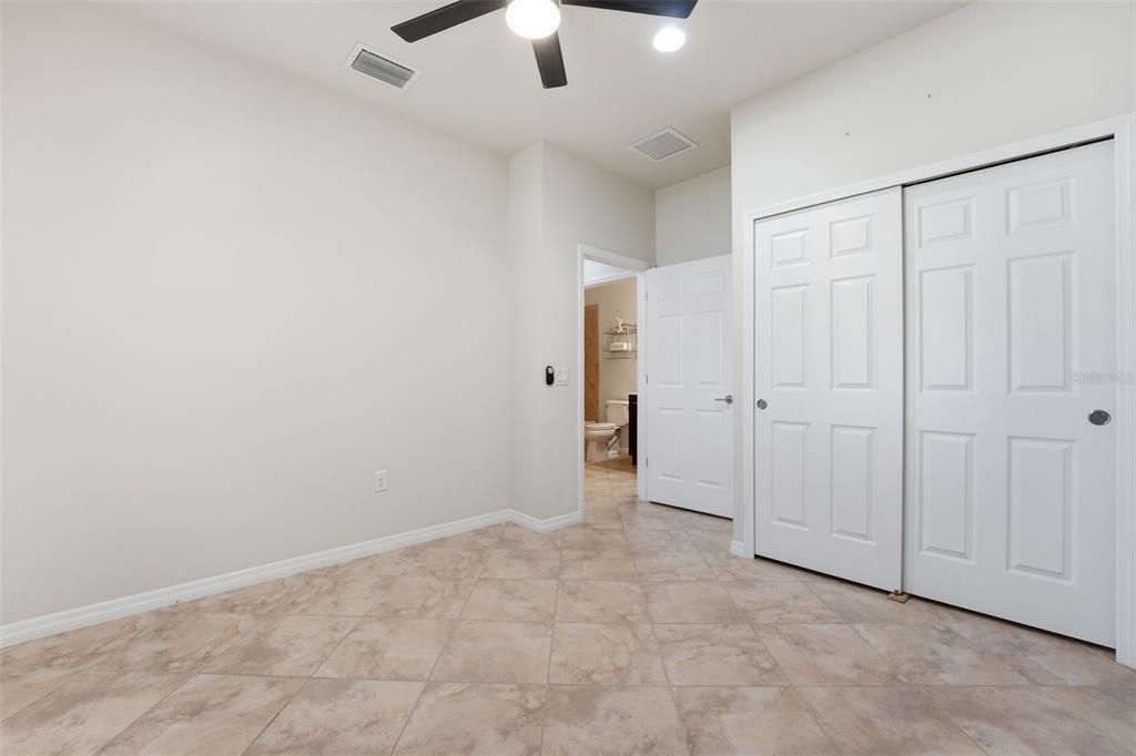 На продажу: $395,000 (2 спален, 2 ванн, 1698 Квадратных фут)