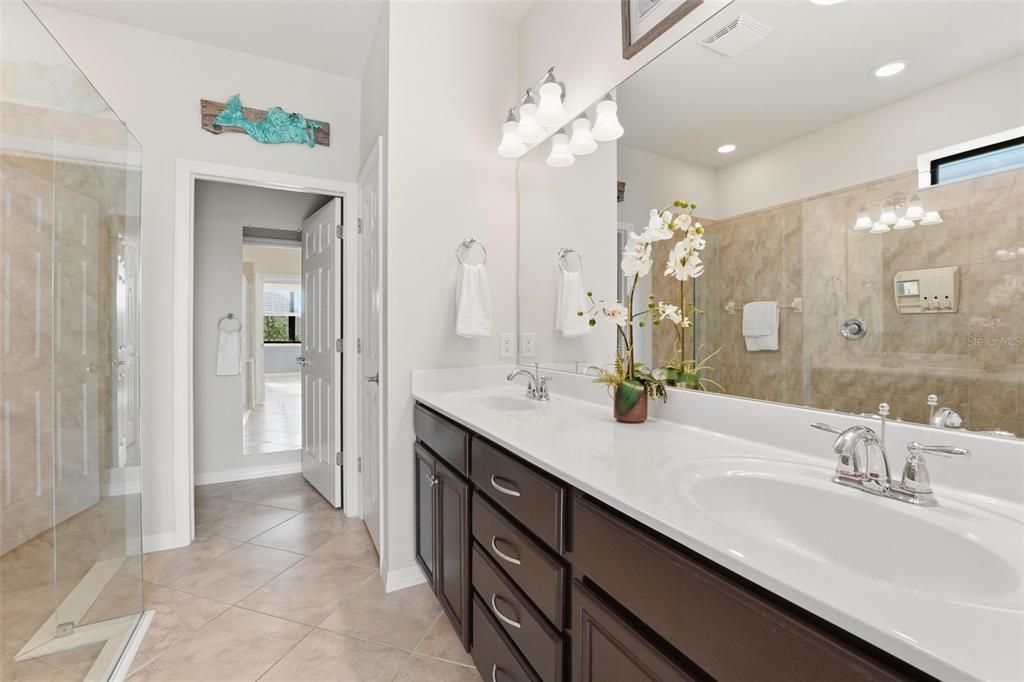 На продажу: $395,000 (2 спален, 2 ванн, 1698 Квадратных фут)