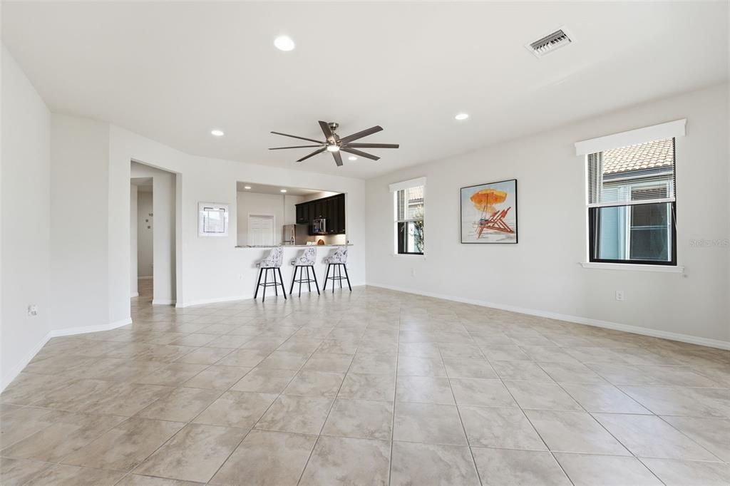 На продажу: $395,000 (2 спален, 2 ванн, 1698 Квадратных фут)