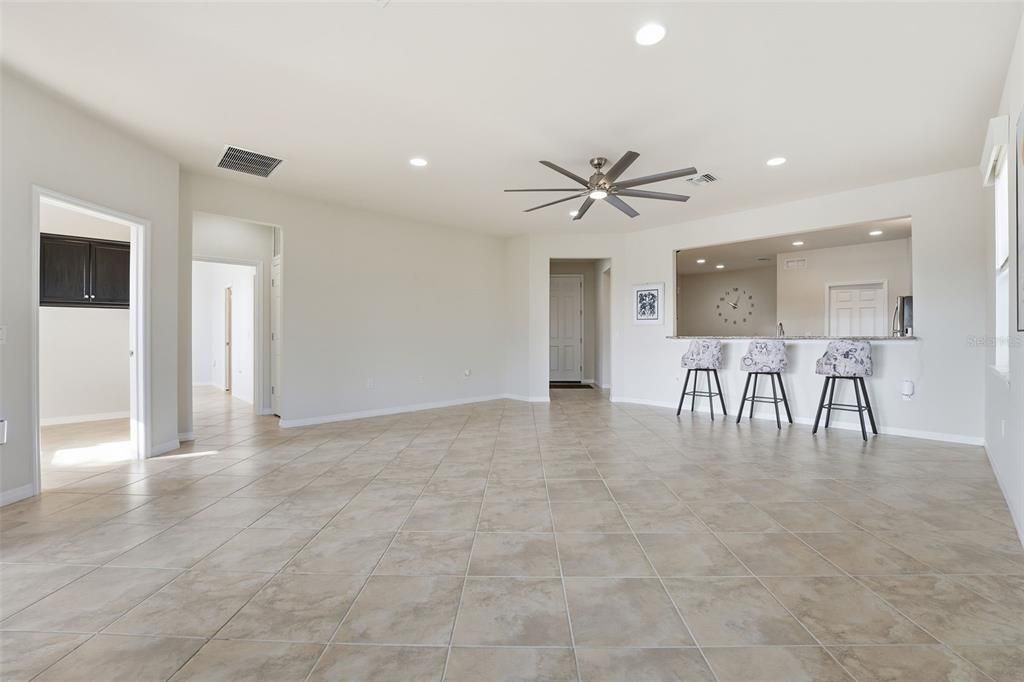 На продажу: $395,000 (2 спален, 2 ванн, 1698 Квадратных фут)