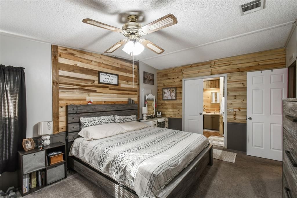 For Sale: $249,900 (2 beds, 2 baths, 1296 Square Feet)