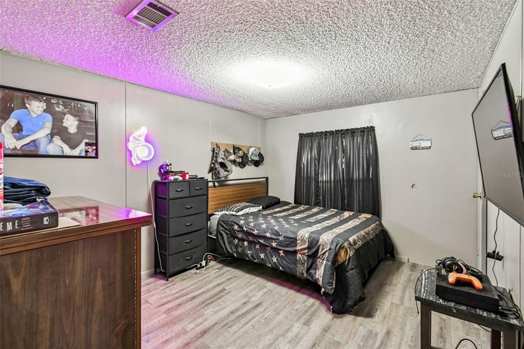 For Sale: $249,900 (2 beds, 2 baths, 1296 Square Feet)