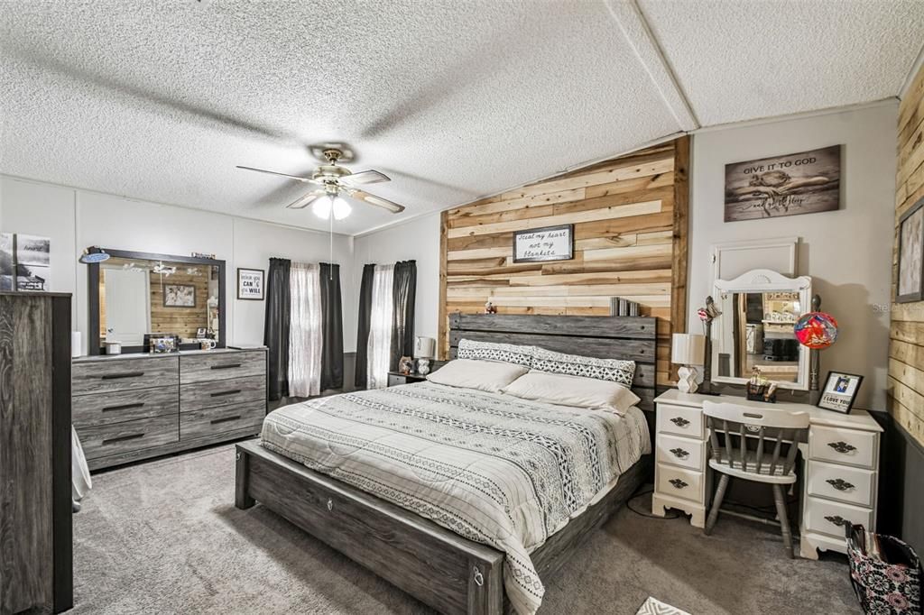 For Sale: $249,900 (2 beds, 2 baths, 1296 Square Feet)