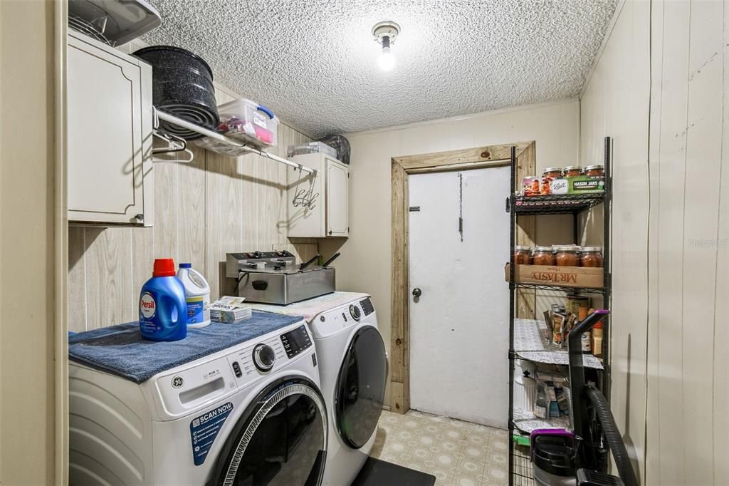 For Sale: $249,900 (2 beds, 2 baths, 1296 Square Feet)