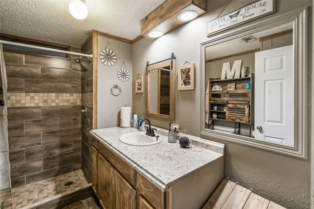 For Sale: $249,900 (2 beds, 2 baths, 1296 Square Feet)