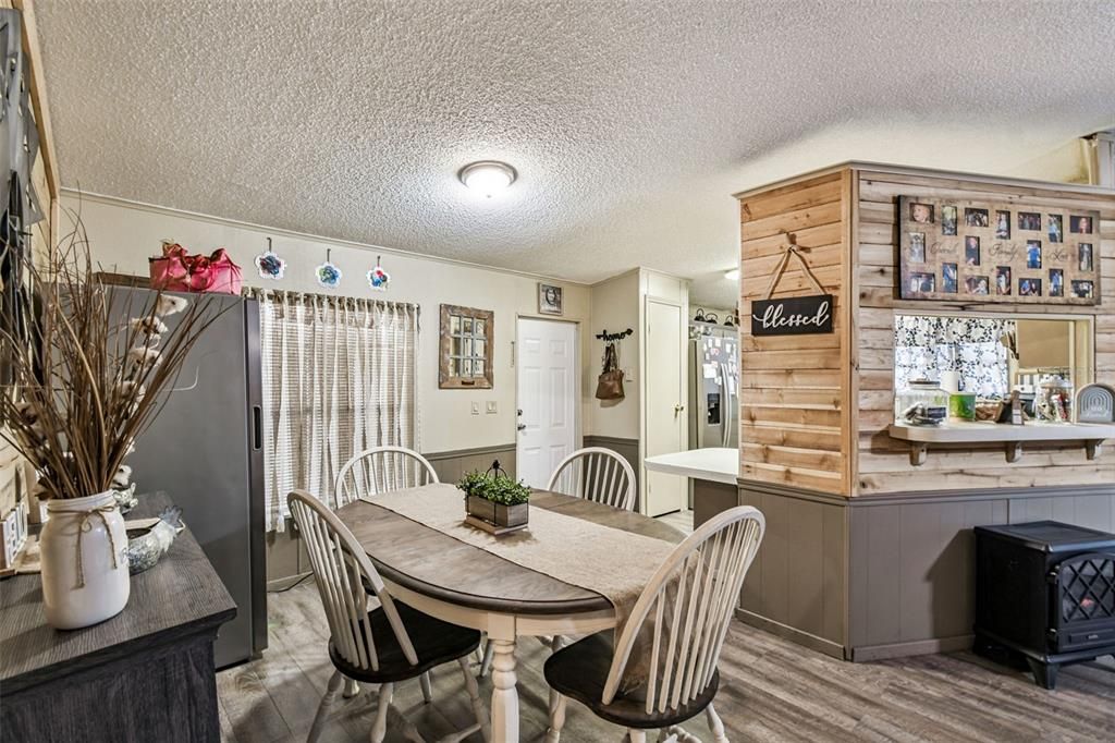 For Sale: $249,900 (2 beds, 2 baths, 1296 Square Feet)