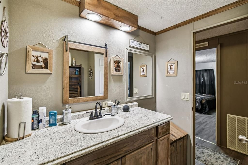 For Sale: $249,900 (2 beds, 2 baths, 1296 Square Feet)