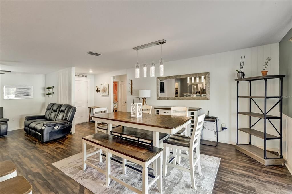 For Sale: $337,000 (3 beds, 2 baths, 1483 Square Feet)