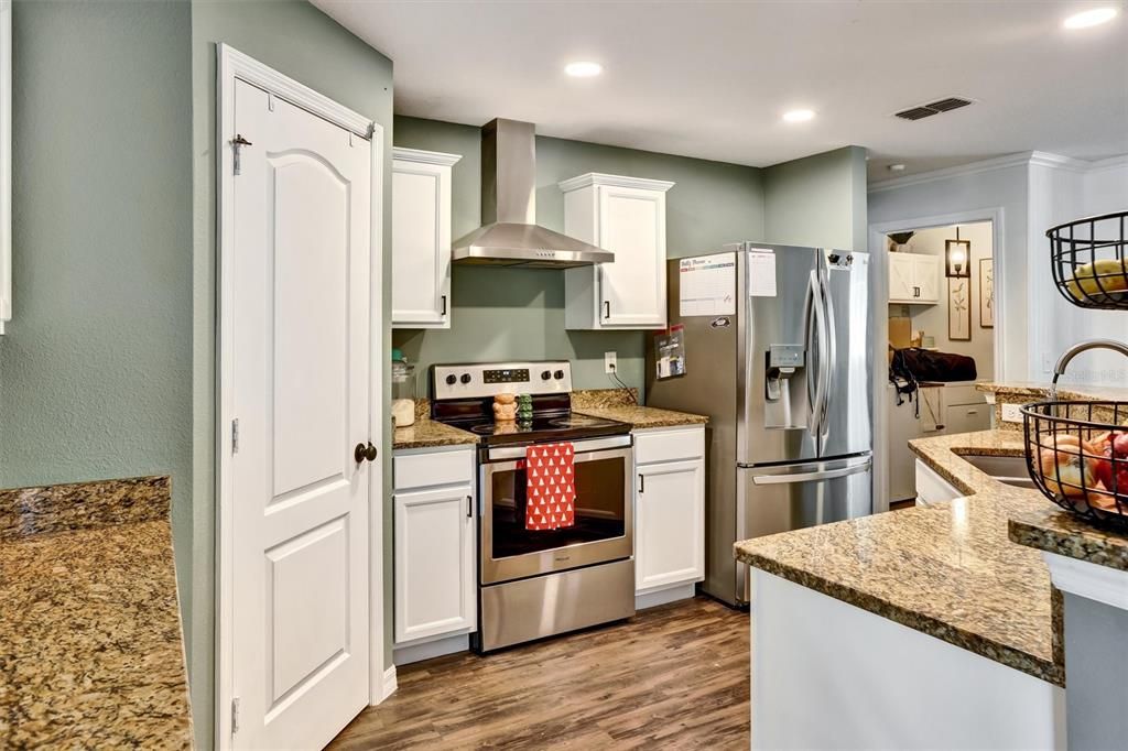 For Sale: $337,000 (3 beds, 2 baths, 1483 Square Feet)