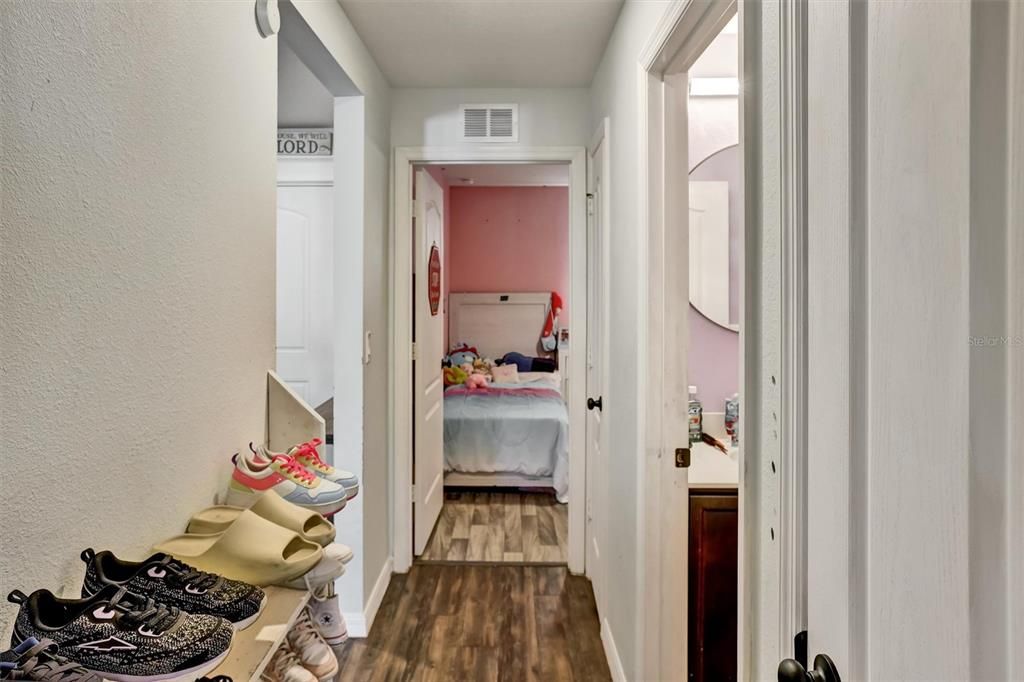 For Sale: $337,000 (3 beds, 2 baths, 1483 Square Feet)