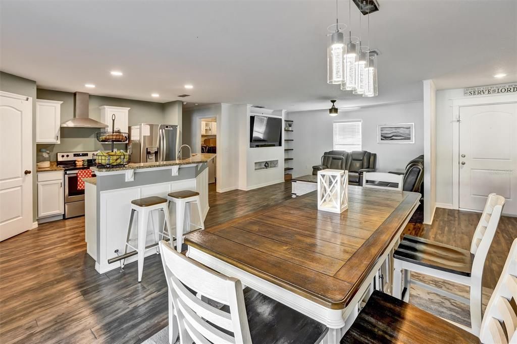 For Sale: $337,000 (3 beds, 2 baths, 1483 Square Feet)