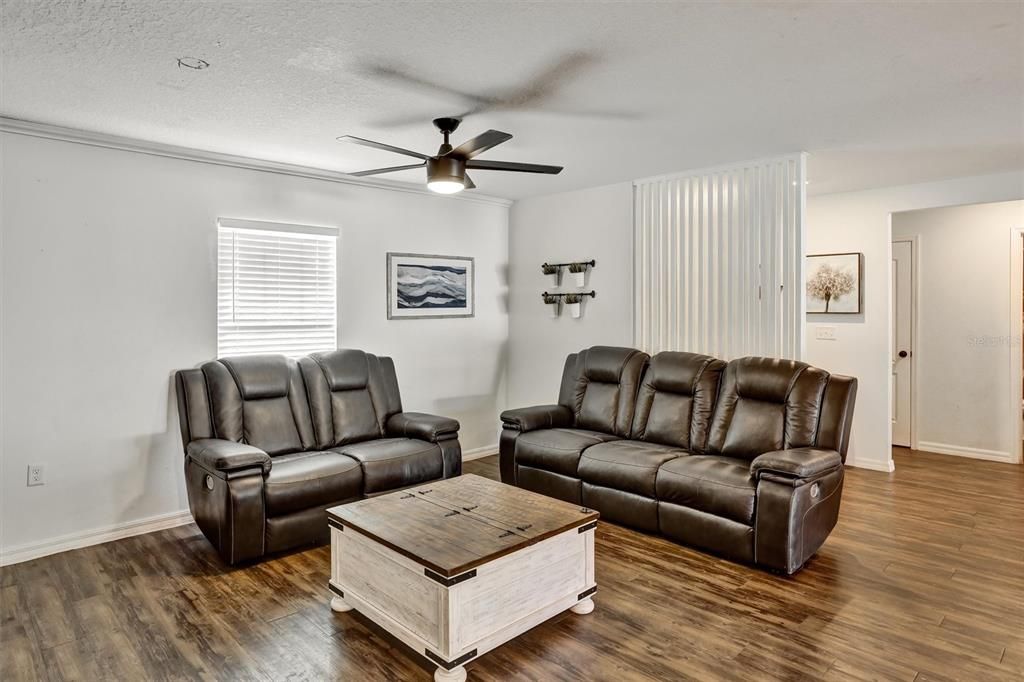 For Sale: $337,000 (3 beds, 2 baths, 1483 Square Feet)