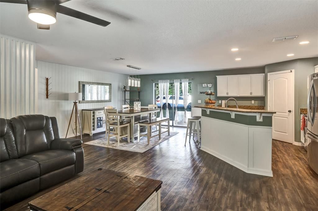 For Sale: $337,000 (3 beds, 2 baths, 1483 Square Feet)