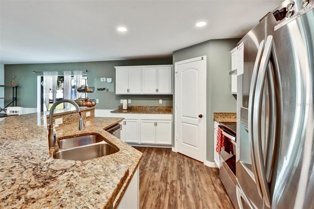 For Sale: $337,000 (3 beds, 2 baths, 1483 Square Feet)