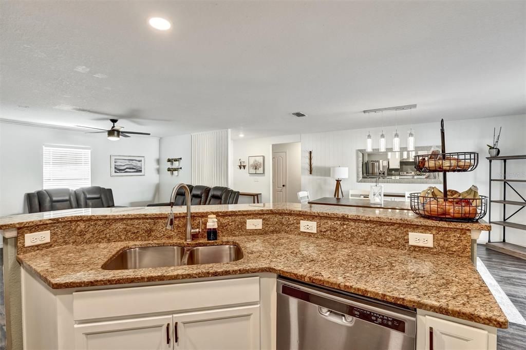 For Sale: $337,000 (3 beds, 2 baths, 1483 Square Feet)