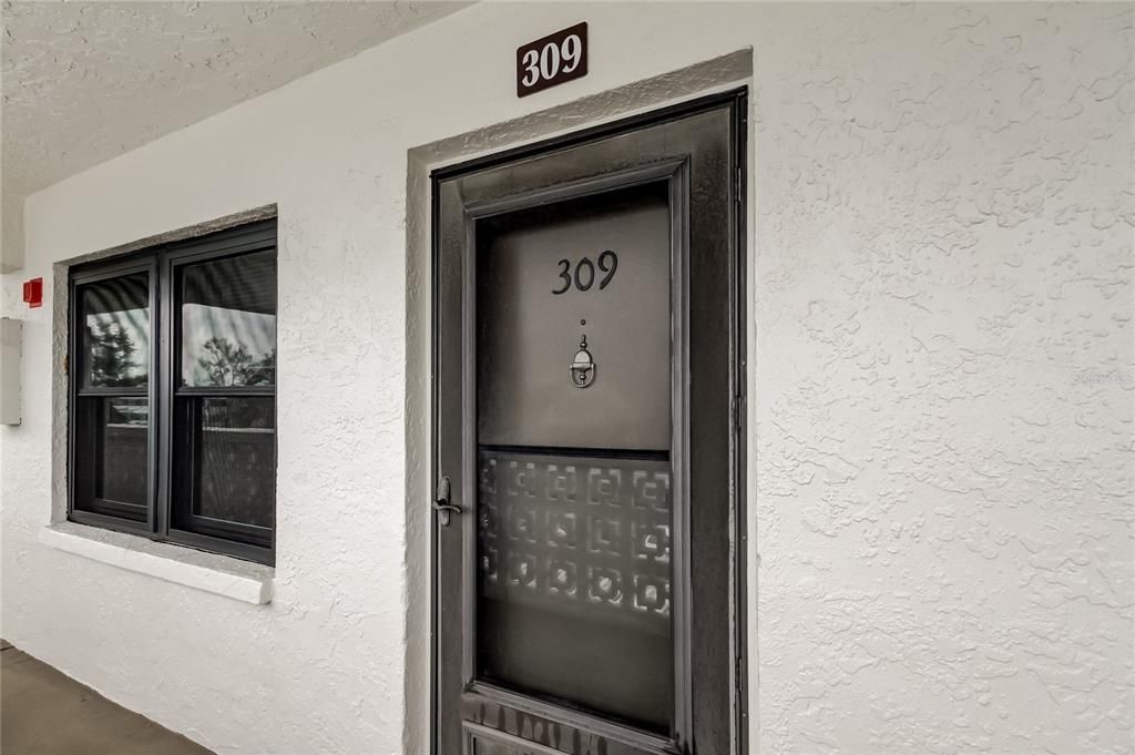 合同活跃: $150,000 (2 贝兹, 2 浴室, 1025 平方英尺)