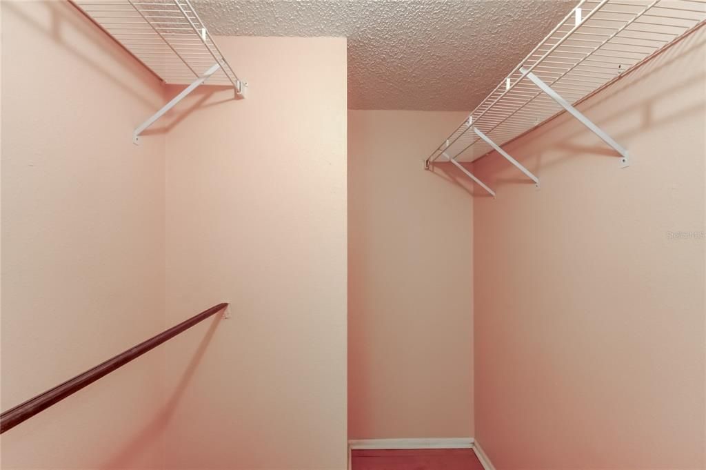 合同活跃: $150,000 (2 贝兹, 2 浴室, 1025 平方英尺)