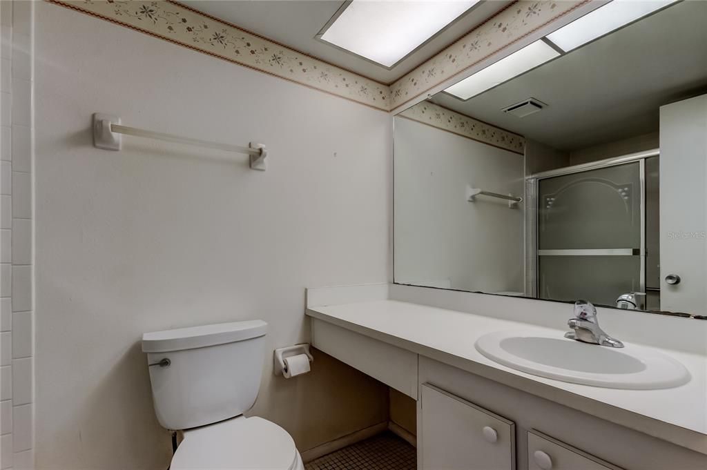 合同活跃: $150,000 (2 贝兹, 2 浴室, 1025 平方英尺)