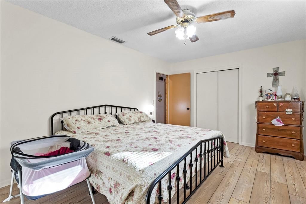 待售: $330,000 (3 贝兹, 2 浴室, 1400 平方英尺)