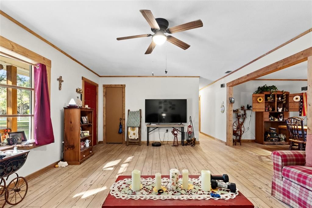 待售: $330,000 (3 贝兹, 2 浴室, 1400 平方英尺)