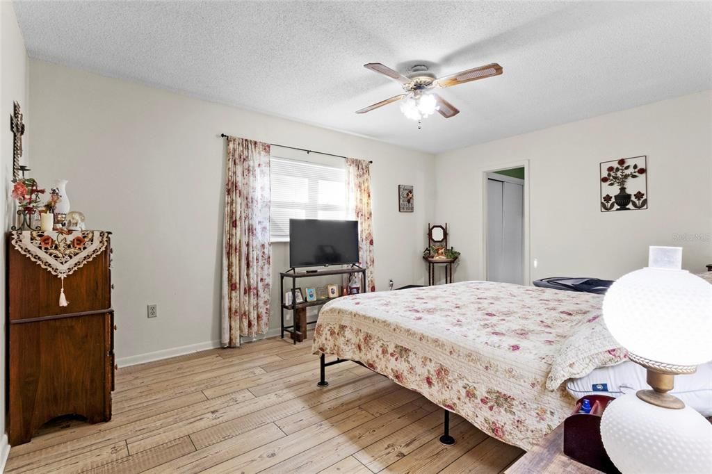 待售: $330,000 (3 贝兹, 2 浴室, 1400 平方英尺)