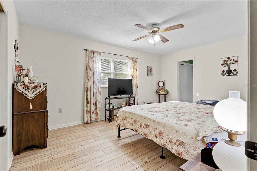 待售: $330,000 (3 贝兹, 2 浴室, 1400 平方英尺)